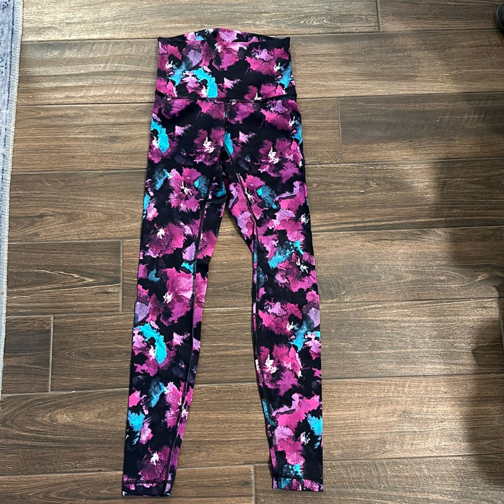 Lululemon Wunder Under size 6